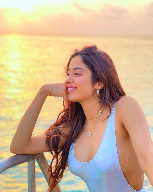 Actress janhvi kapoor hot images-Actressjanhvi, Janhvi Kapoor, Janhvikapoor Photos,Spicy Hot Pics,Images,High Resolution WallPapers Download