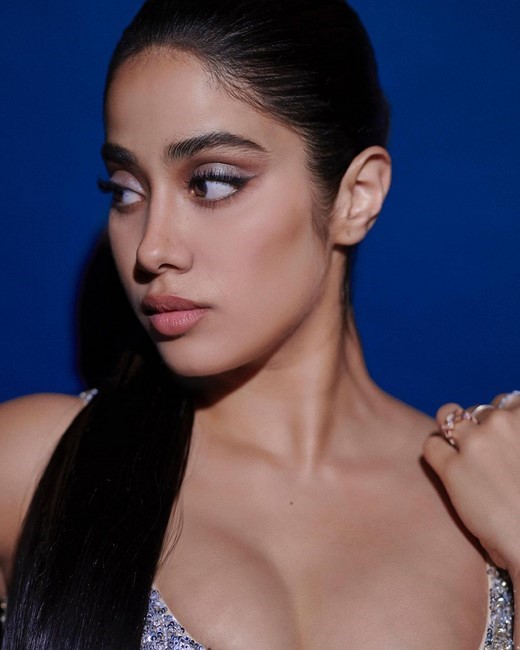 Actress janhvi kapoor looks simply gorgeous in this pictures-Dostana, Janhvikapoor, Actressjanhvi, Hdbollywood, Janhvi Kapoor Photos,Spicy Hot Pics,Images,High Resolution WallPapers Download