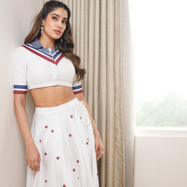 Actress janhvi kapoors charms are amazing-Janhvi Kapoor, Janhvikapoor, Jhanvi Kapoor Photos,Spicy Hot Pics,Images,High Resolution WallPapers Download