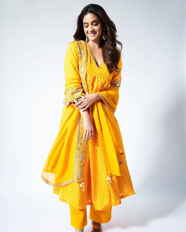 Actress keerthy suresh looks graceful and elegant in this pictures-Actresskeerthy, Keerthy Suresh Photos,Spicy Hot Pics,Images,High Resolution WallPapers Download
