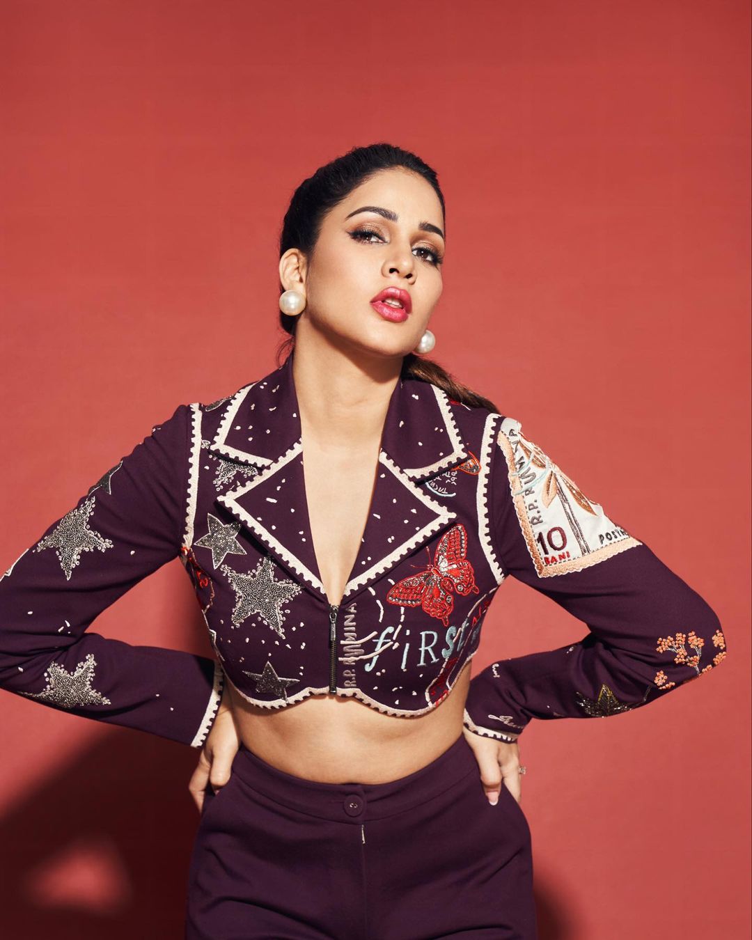 Actress lavanya tripathi looking awesome in this out fit-Actresslavanya, Lavanyatripathi Photos,Spicy Hot Pics,Images,High Resolution WallPapers Download