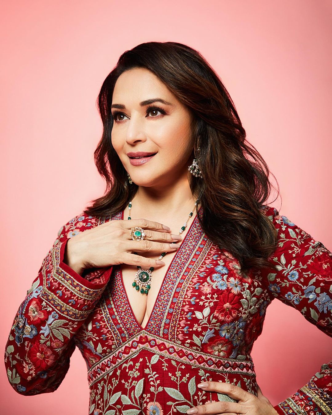 Actress madhuri dixit is going crazy with her looks-Actressmadhuri, Madhuri Dixit Photos,Spicy Hot Pics,Images,High Resolution WallPapers Download