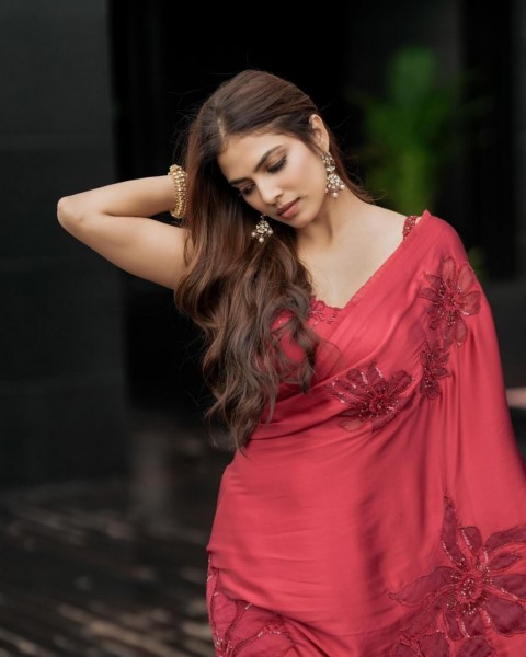 Actress malavika mohanan glam new stills-Actressmalavika, Malavikamohanan, Mastermalavika Photos,Spicy Hot Pics,Images,High Resolution WallPapers Download