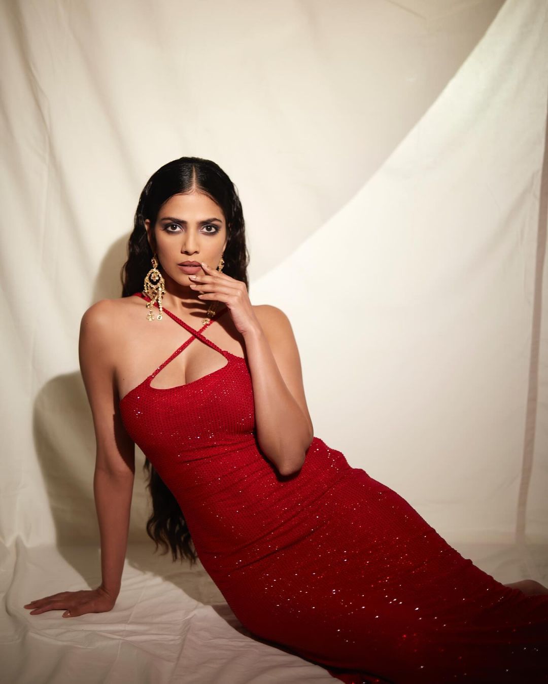 Actress malavika mohanan is going crazy with her looks-Actressmalavika Photos,Spicy Hot Pics,Images,High Resolution WallPapers Download