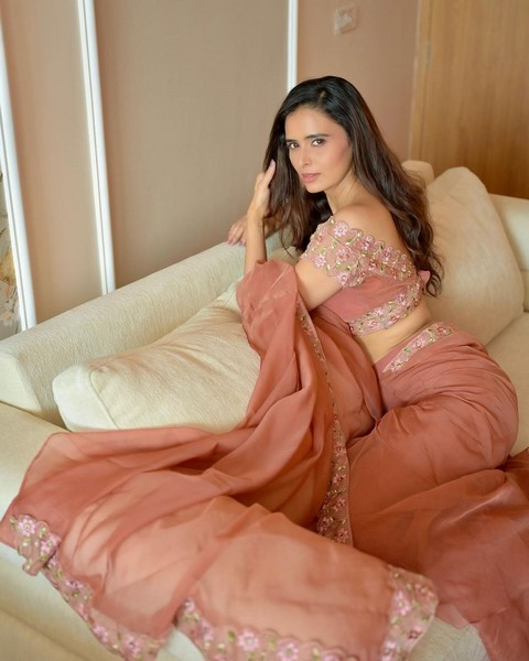 Actress meenakshi dixit gorgeous pictures-Actress, Actressactress, Hotmeenakshi, Meenakshi, Meenakshi Dixit, Meenakshidixit, Sexyactress Photos,Spicy Hot Pics,Images,High Resolution WallPapers Download