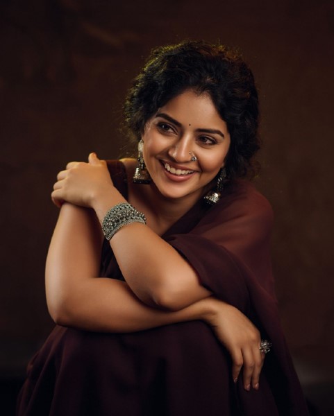 Actress megha shetty in awesome saree photoshoot-Actress, Actressmegha, Jothejotheyali, Megha Shetty, Meghashetty Photos,Spicy Hot Pics,Images,High Resolution WallPapers Download