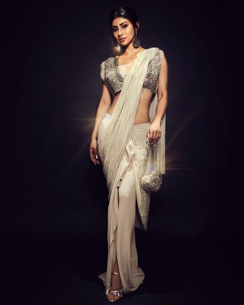 Actress mouni roy amazing saree looks-Brahmastramouni, Mouni Roy, Mouniroy, Mouni Roy Dance, Mouni Roy Gold, Mouni Roy Hot, Mouni Roy Kgf, Naginactress Photos,Spicy Hot Pics,Images,High Resolution WallPapers Download