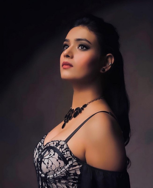 Actress neha solanki shows us how to pose for a perfect pout-Nehasolanki, Actressneha, Neha Solanki Photos,Spicy Hot Pics,Images,High Resolution WallPapers Download