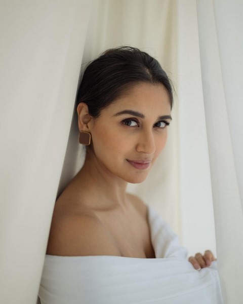 Actress nikita dutta looks beautiful in white color attitude-Actress, Actressnikita, Nikita Dutta, Nikitadutta Photos,Spicy Hot Pics,Images,High Resolution WallPapers Download