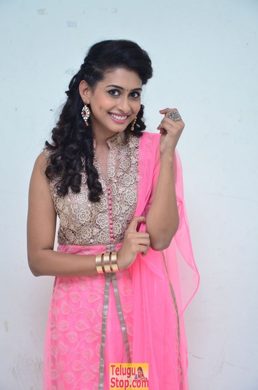 Actress nitya naresh stills- Photos,Spicy Hot Pics,Images,High Resolution WallPapers Download