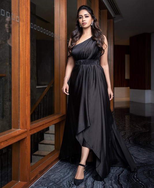 Actress nivetha pethuraj beautiful images-Nivethapethuraj Photos,Spicy Hot Pics,Images,High Resolution WallPapers Download