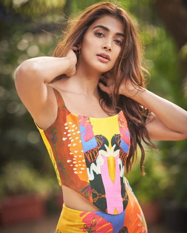 Actress pooja hegde is winning hearts with her romantic looks images-@poojahegde, Poojahegde, Actresspooja, Pooja Hegde Photos,Spicy Hot Pics,Images,High Resolution WallPapers Download