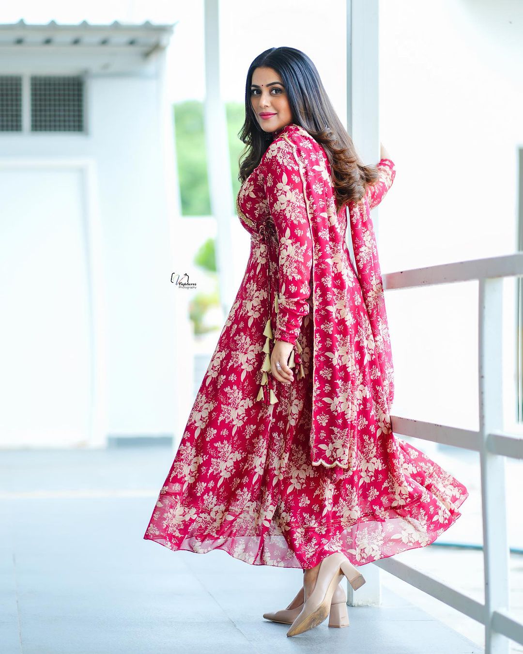 Actress poorna flaunts her beauty in this outfit-Actress Poorna, Actresspoorna, Poorna Photos,Spicy Hot Pics,Images,High Resolution WallPapers Download