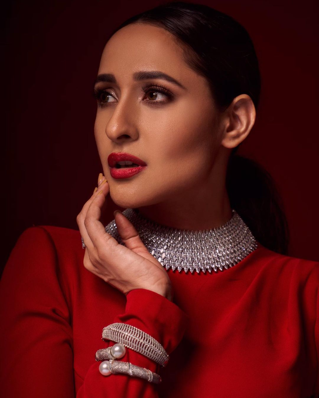 Actress pragya jaiswal is too hot in this out fit-@jaiswalpragya, Actresspragya, Pragya Jaiswal Photos,Spicy Hot Pics,Images,High Resolution WallPapers Download