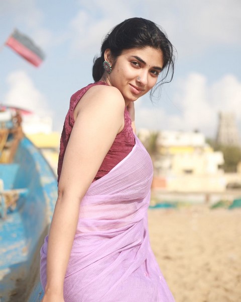 Actress pragya nagra of classic saree with a summer special images on the beach-Actress, Actresspragya, Pragya, Pragya Nagra, Pragyanagra Photos,Spicy Hot Pics,Images,High Resolution WallPapers Download