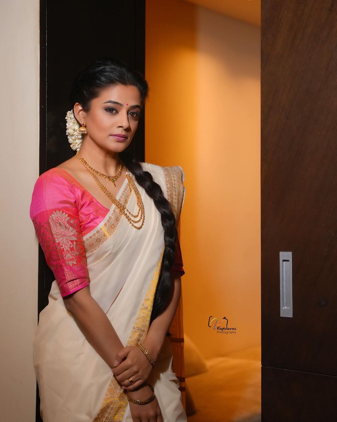 Actress priya mani stands for pretty and awesome stills-Actresspriya, Priya Mani Photos,Spicy Hot Pics,Images,High Resolution WallPapers Download