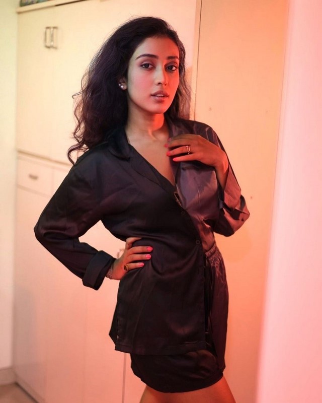 Actress priyamvada kant ups her fashion quotient in this pictures-Priyamvada Kant, Priyamvadakant Photos,Spicy Hot Pics,Images,High Resolution WallPapers Download
