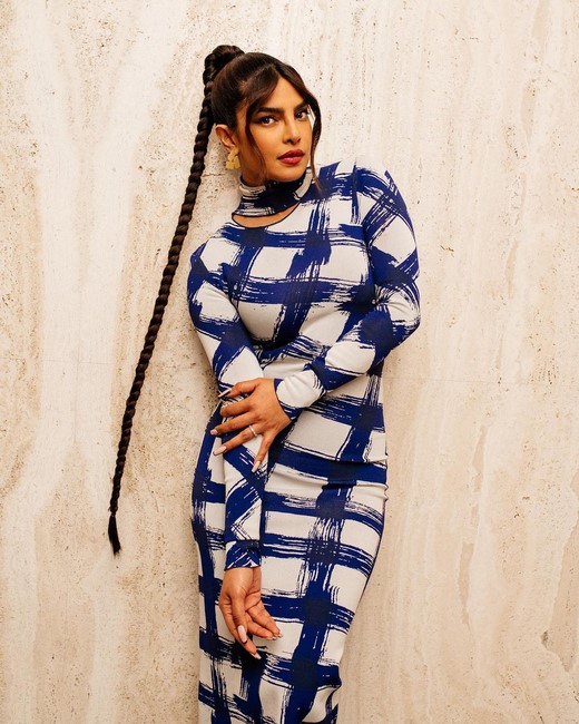 Actress priyanka chopra spells magic on us with her beautiful pictures-@priyankachopra, Actresspriyanka, Priyanka Chopra Photos,Spicy Hot Pics,Images,High Resolution WallPapers Download