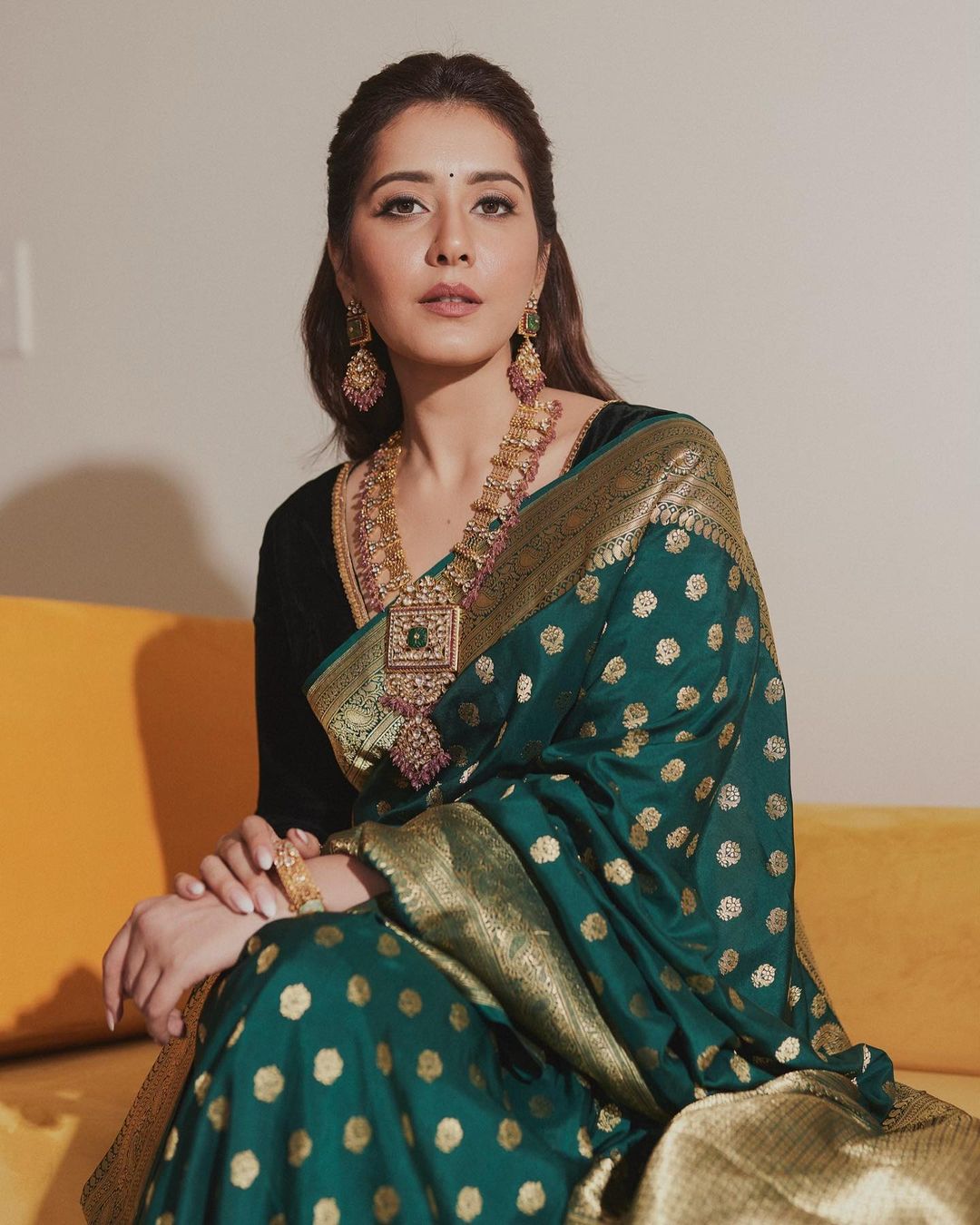 Actress raashi khanna looks drop dead gorgeous in this saree look-@raashikhanna, Raashiikhanna, Actressraashi, Raashi Khanna, Raashikhanna, Teluguactress Photos,Spicy Hot Pics,Images,High Resolution WallPapers Download