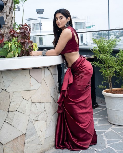 Actress rashi singh maroon saree look images go with viral in internet-Actress, Actressrashi, Indianactress, Raashi Singh, Rashi Singh, Rashisingh Photos,Spicy Hot Pics,Images,High Resolution WallPapers Download