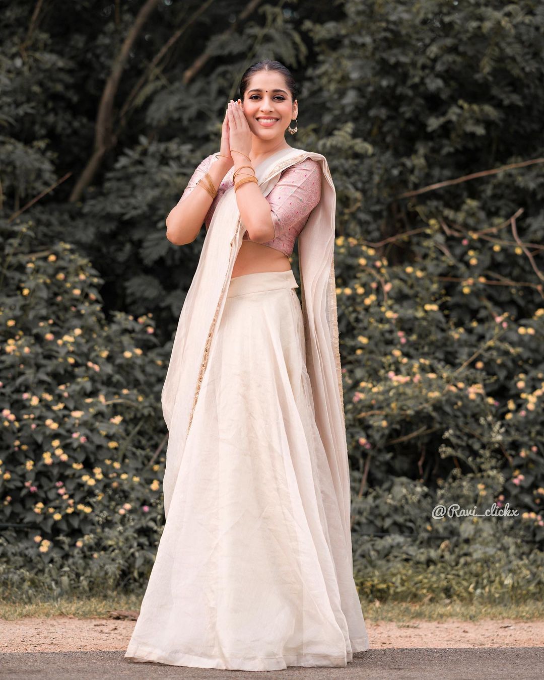 Actress rashmi gautam showing her navel in this awesome outfit-Actressrashmi, Rashmi Gautam Photos,Spicy Hot Pics,Images,High Resolution WallPapers Download