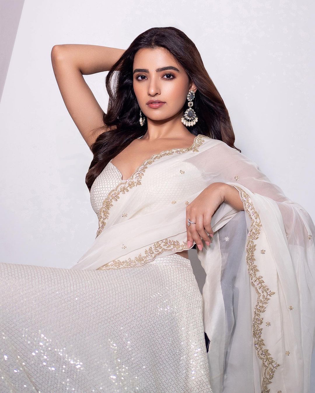 Actress rukshaar dhillon is mesmerizing with her beauty-Actressrukshaar Photos,Spicy Hot Pics,Images,High Resolution WallPapers Download