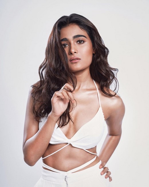 Actress shalini pandey looks sizzling hot in this pictures-Actressshalini, Shalini Pandey, Shalinipandey, Teugushalini Photos,Spicy Hot Pics,Images,High Resolution WallPapers Download