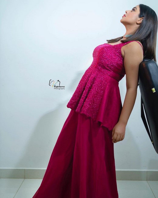 Actress shamna kkasim purnaa shows us how to pose for a perfect pout-Actresspurnaa, Actressshamna, Poornabeautiful, Poorna, Shamna Kkasim Photos,Spicy Hot Pics,Images,High Resolution WallPapers Download