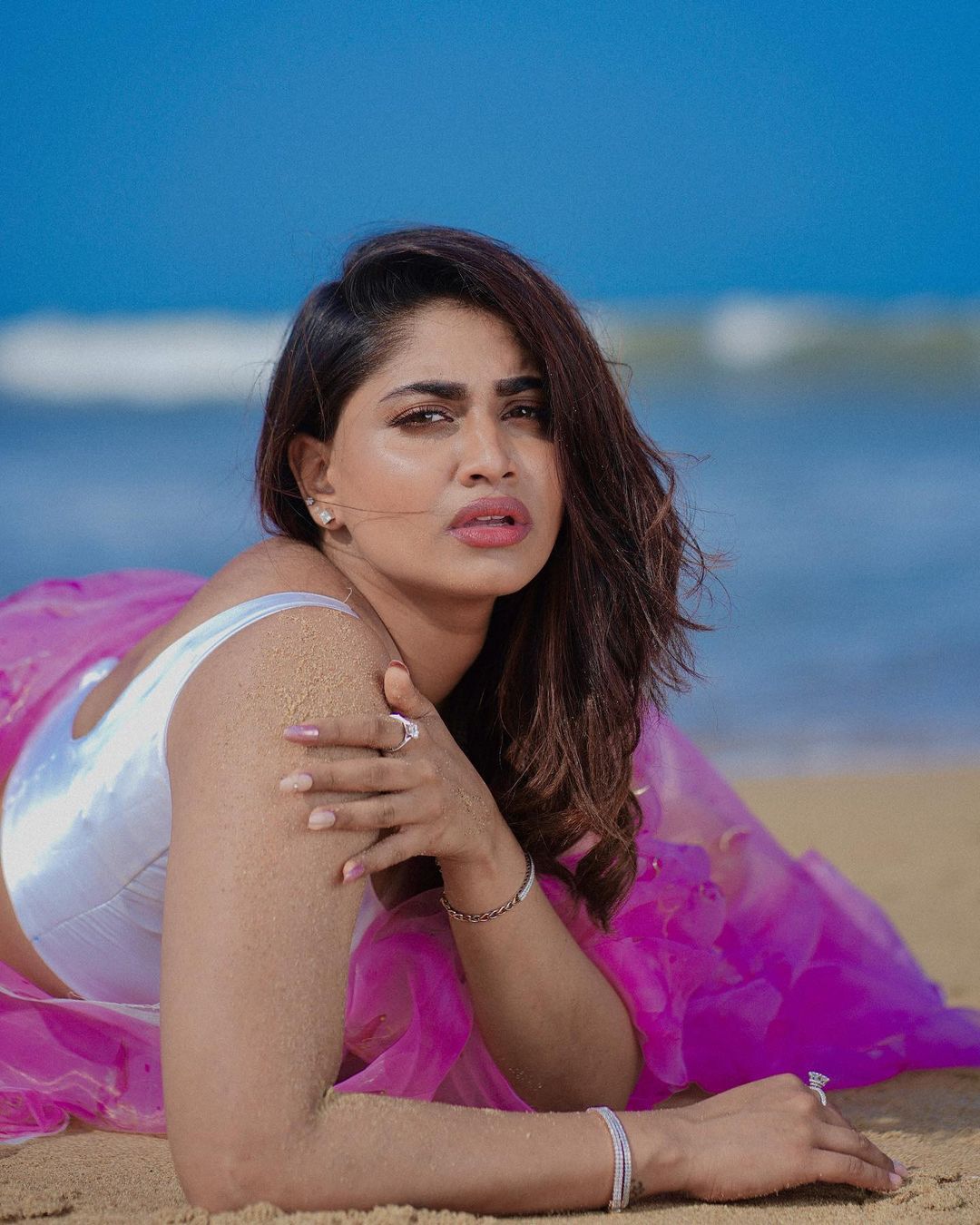 Actress shivani narayanan shows us how to pose for a perfect pout-Shivaniyanan, Shivani Yanan Photos,Spicy Hot Pics,Images,High Resolution WallPapers Download