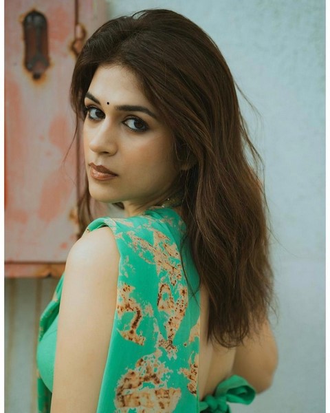 Actress shraddha das looks gorgeous in saree-Actressshraddha, Shraddha, Shraddha Das, Shraddhadas Photos,Spicy Hot Pics,Images,High Resolution WallPapers Download