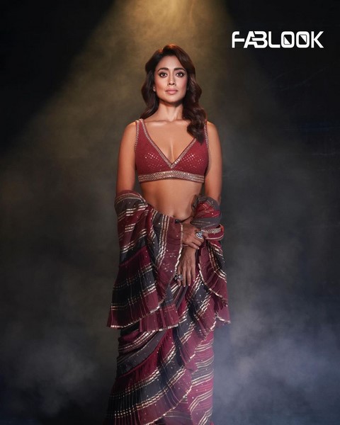 Actress shriya saran fablook magazine photoshoot images in maroon and silver color saree-Actressshriya, Shriya Saran, Shriyasaran Photos,Spicy Hot Pics,Images,High Resolution WallPapers Download