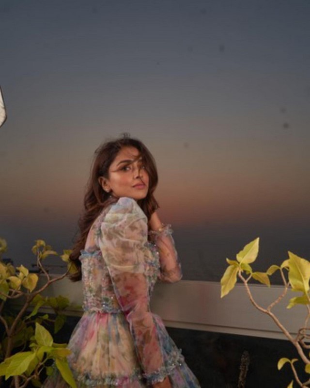 Actress shriya saran spells magic with her beautiful for the picture of stardust award event-Shriyasaran, Actressshriya, Shriya Saran, Tollywood Photos,Spicy Hot Pics,Images,High Resolution WallPapers Download