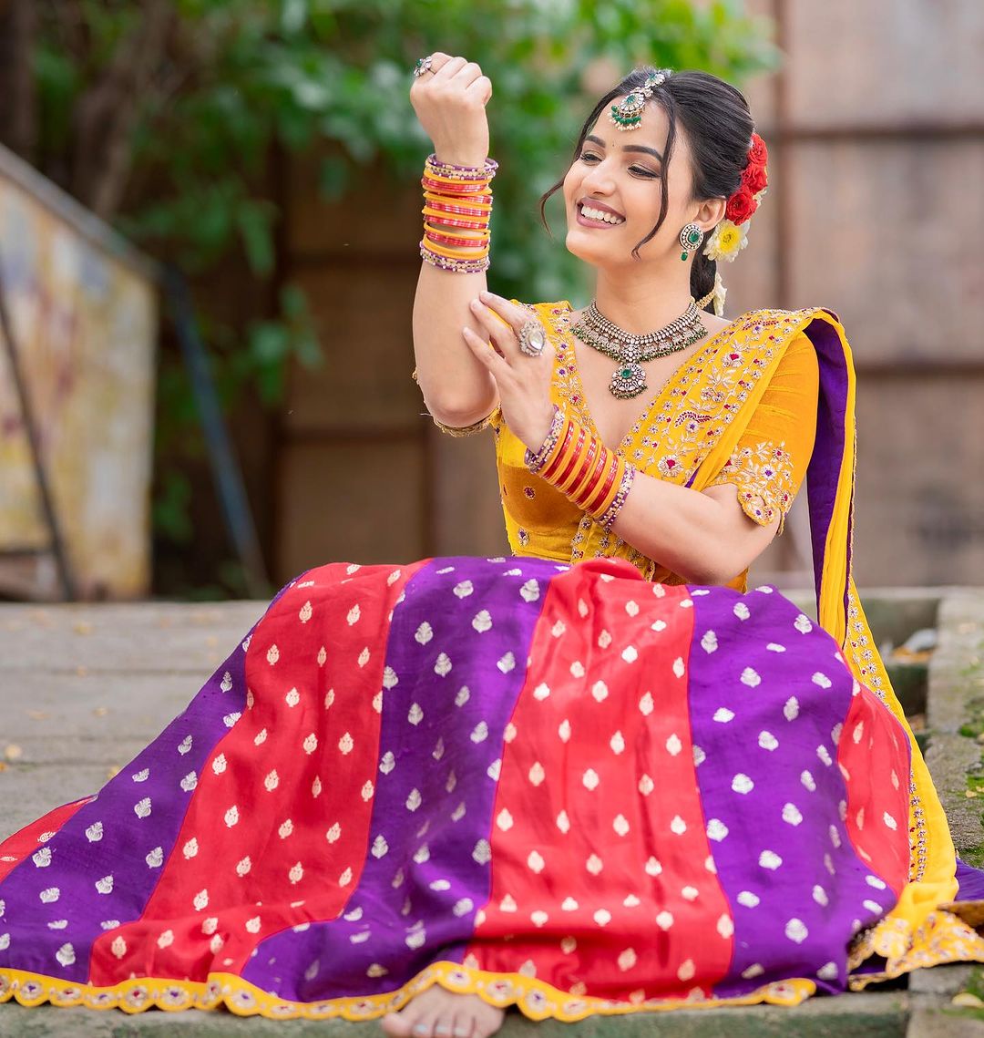 Actress siri hanumanthu latest adorable and traditional images-Actresssiri, Siri Hanumanthu Photos,Spicy Hot Pics,Images,High Resolution WallPapers Download