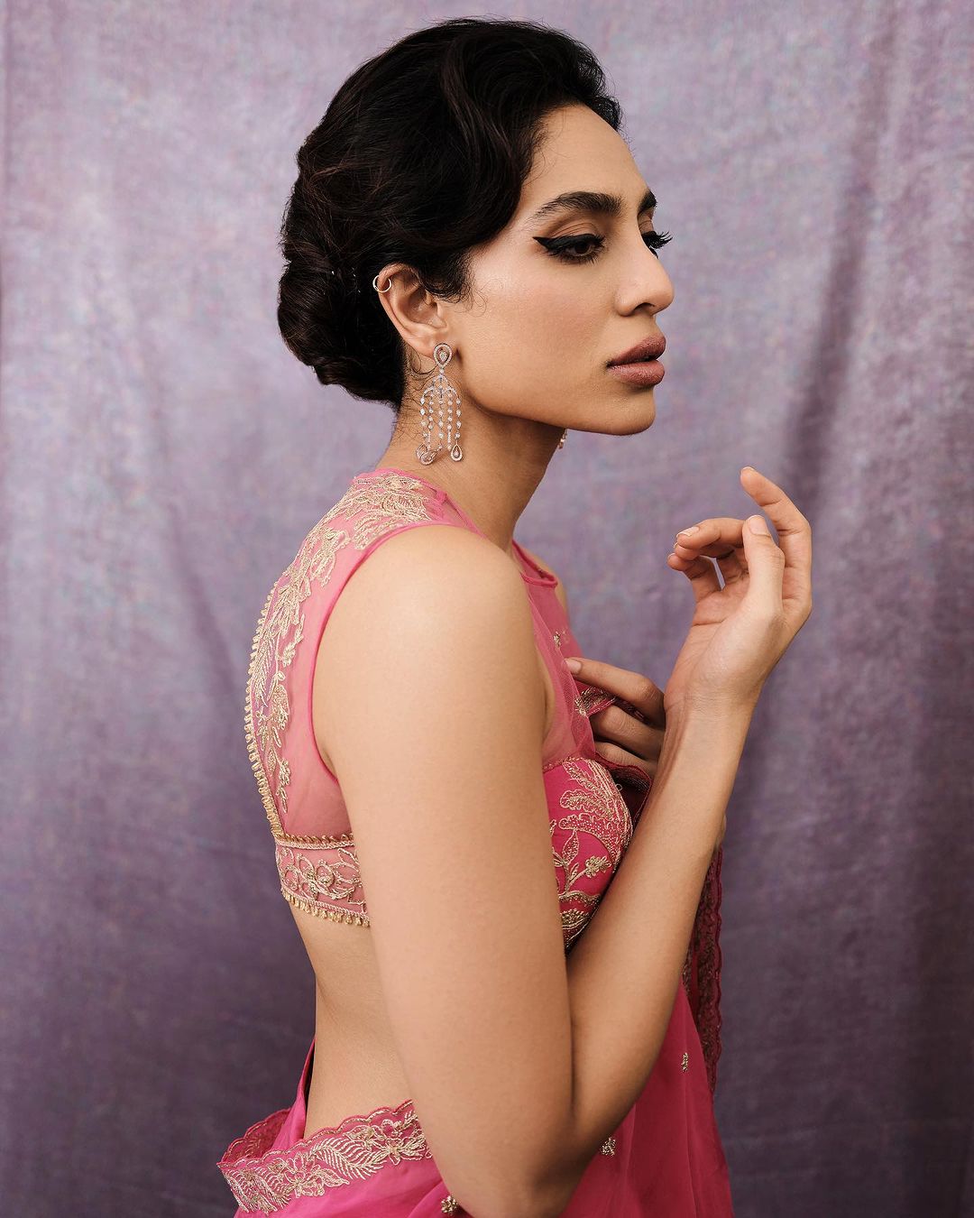 Actress sobhita dhulipala looks spicy in this saree images-Actresssobhita Photos,Spicy Hot Pics,Images,High Resolution WallPapers Download
