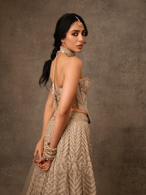 Actress sobhita dhulipala who has increased the dose of glamour-Actresssobhita Photos,Spicy Hot Pics,Images,High Resolution WallPapers Download