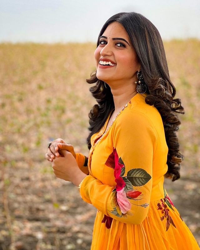 Actress sravanthi chokarapu amazing beautiful looks-Anchorsravanthi Photos,Spicy Hot Pics,Images,High Resolution WallPapers Download