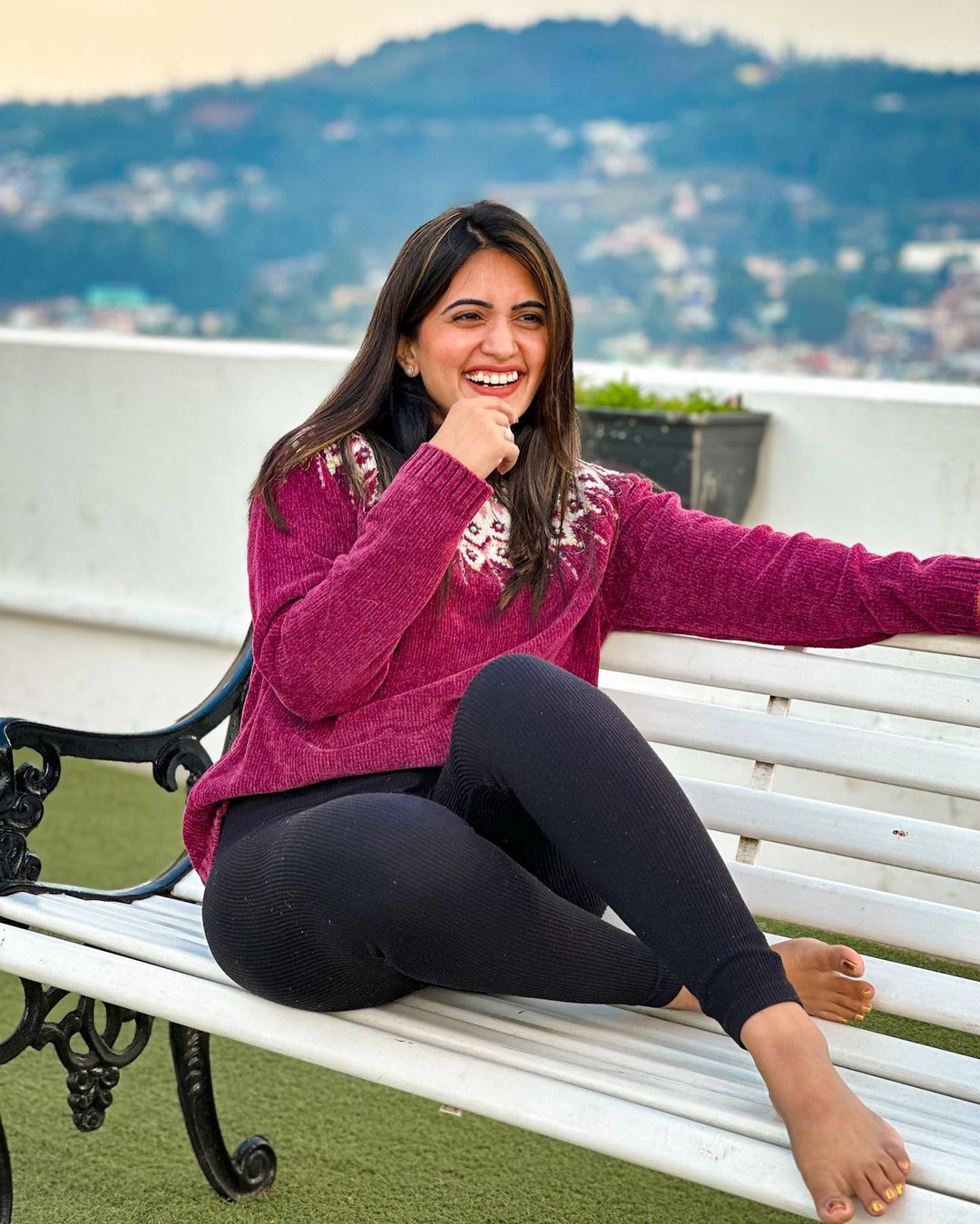 Actress sravanthi chokarapu latest ooty tour images-Anchorsravanthi Photos,Spicy Hot Pics,Images,High Resolution WallPapers Download