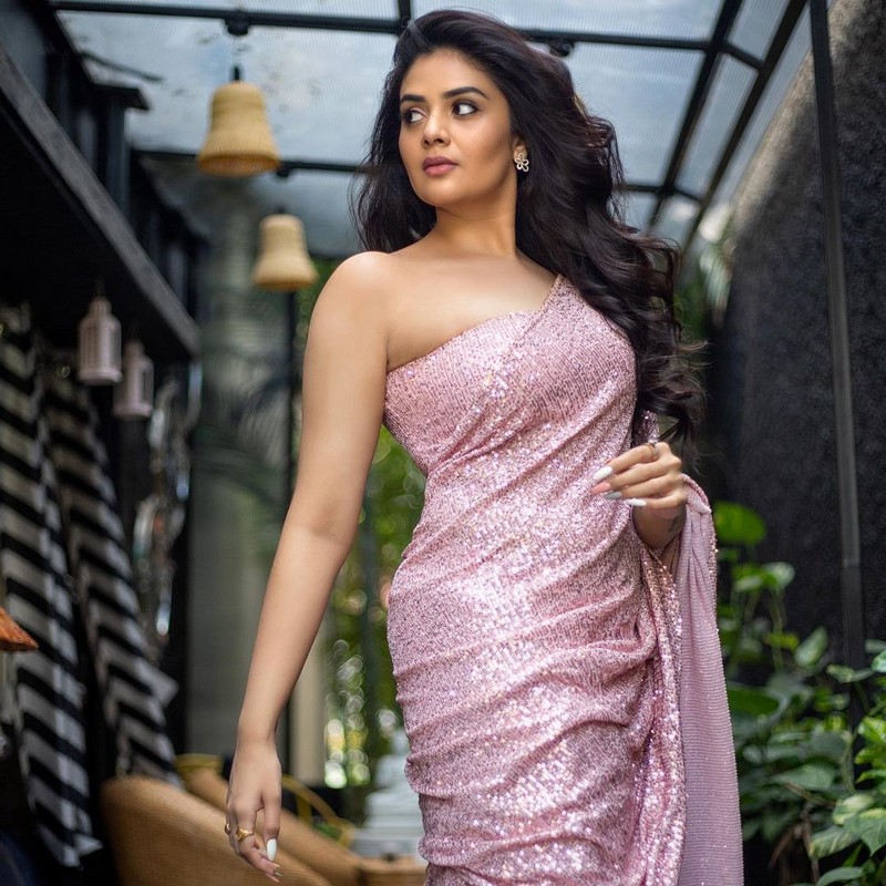 Actress sreemukhi glamorous looks images are winning the internet-Anchorsrimukhi, Sreemukhi, Srimukhi Mother Photos,Spicy Hot Pics,Images,High Resolution WallPapers Download