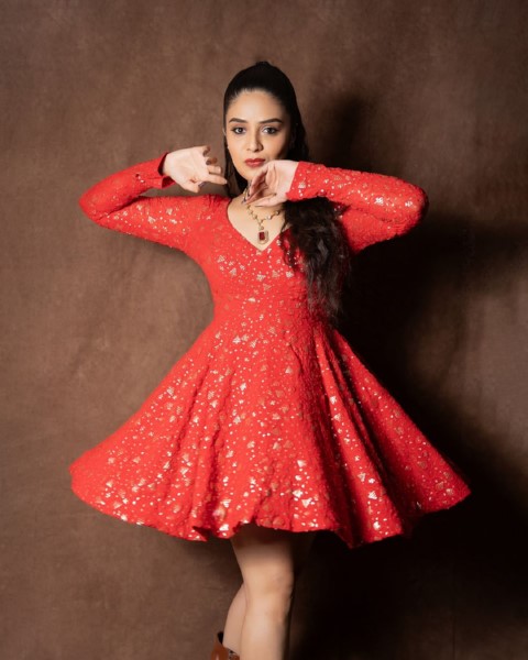 Actress sreemukhi in stunning pose-Actress, Sreemukhi, Sreemukhi Hd, Sreemukhi Hot Photos,Spicy Hot Pics,Images,High Resolution WallPapers Download