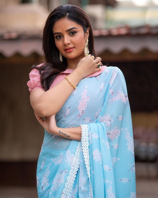 Actress sreemukhi latest hd images at saree-Hotpics, Sreemukhi Photos,Spicy Hot Pics,Images,High Resolution WallPapers Download