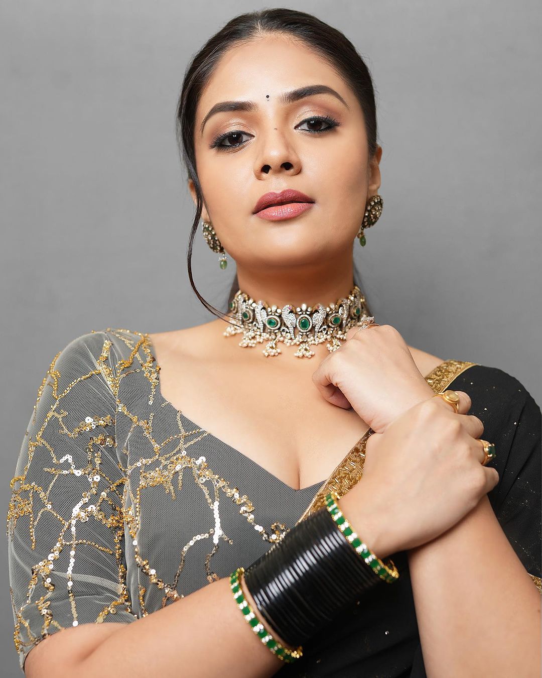 Actress sreemukhi looks amazing in this black saree-@actresssreemukhi, Crazyuncles, Raamulamma, Sreemukhi, Sreemukhi Hot Photos,Spicy Hot Pics,Images,High Resolution WallPapers Download