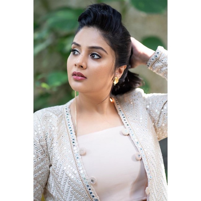 Actress sreemukhi looks flawless in this images-Crazyuncles, Anchor Srimukhi, Anchorsrimukhi, Sreemukhi Photos,Spicy Hot Pics,Images,High Resolution WallPapers Download
