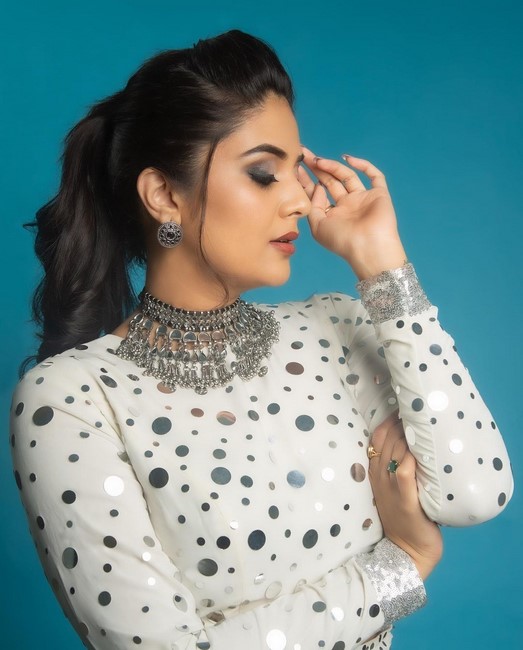 Actress sreemukhi looks stunningly beautiful in this pictures-Anchor Srimukhi, Anchorsrimukhi, Sreemukhi, Teluguactress Photos,Spicy Hot Pics,Images,High Resolution WallPapers Download