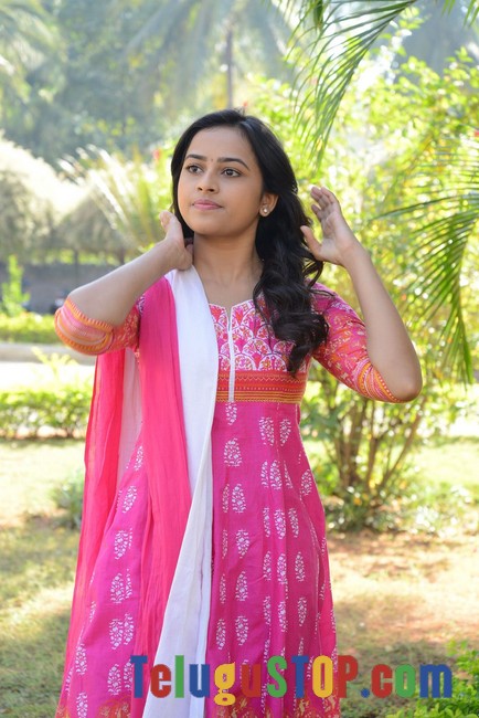 Actress sri divya new photos- Photos,Spicy Hot Pics,Images,High Resolution WallPapers Download