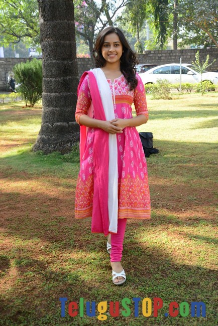 Actress sri divya new photos- Photos,Spicy Hot Pics,Images,High Resolution WallPapers Download