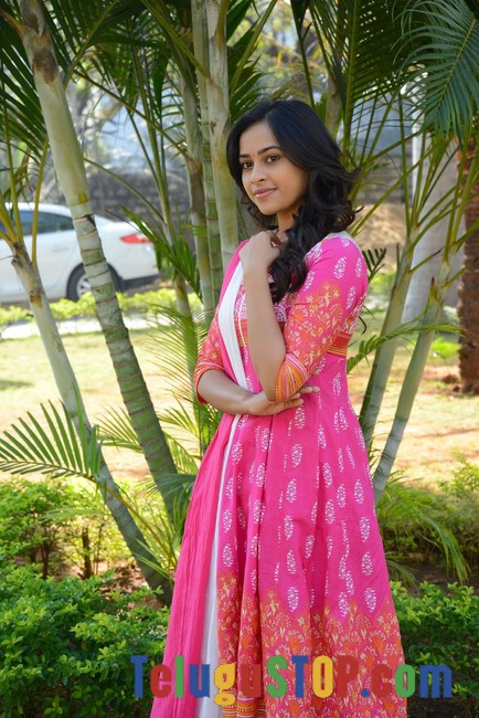 Actress sri divya new photos- Photos,Spicy Hot Pics,Images,High Resolution WallPapers Download