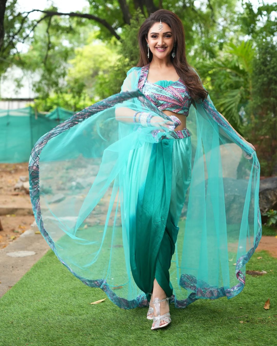 Actress sridevi ups her style with this outfit-Sridevi Latest, Actress Sridevi, Sridevi, Srideviawesome, Sridevicute, Sridevilatest Photos,Spicy Hot Pics,Images,High Resolution WallPapers Download