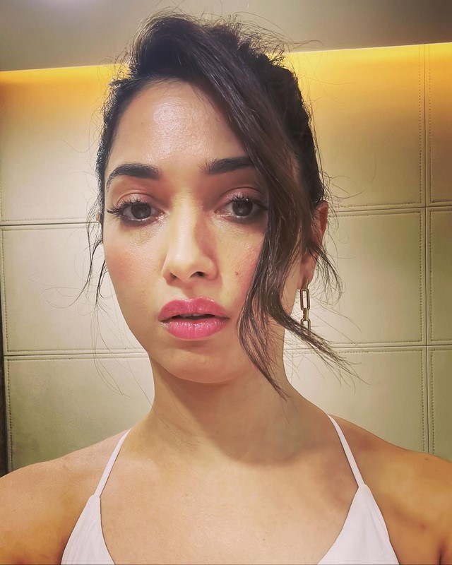Actress tamannaah bhatia looks teasing on social media followers-Tamannaahbhatia, Tamannaah Hot, Tamannaah, Tamannaah Pics, Tamannaah Spicy Photos,Spicy Hot Pics,Images,High Resolution WallPapers Download