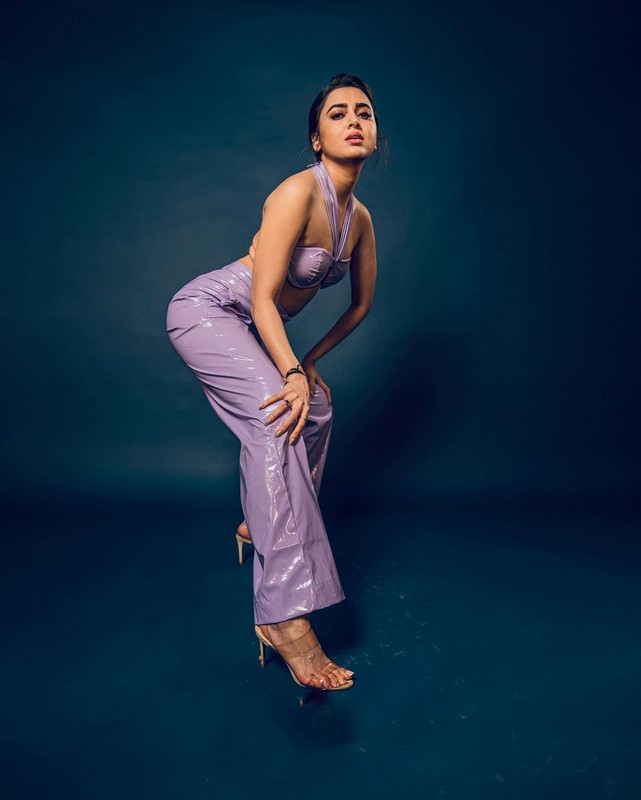 Actress tejasswi prakash mesmerizes with her beauty-@tejasswiprakash, Tejasswiprakash, Actresstejasswi Photos,Spicy Hot Pics,Images,High Resolution WallPapers Download