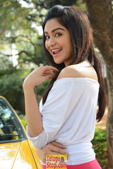 Adah sharma stills 2- Photos,Spicy Hot Pics,Images,High Resolution WallPapers Download